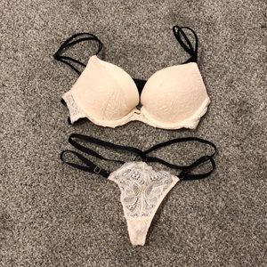 Victoria’s Secret lingerie set. Lace thong with black string.